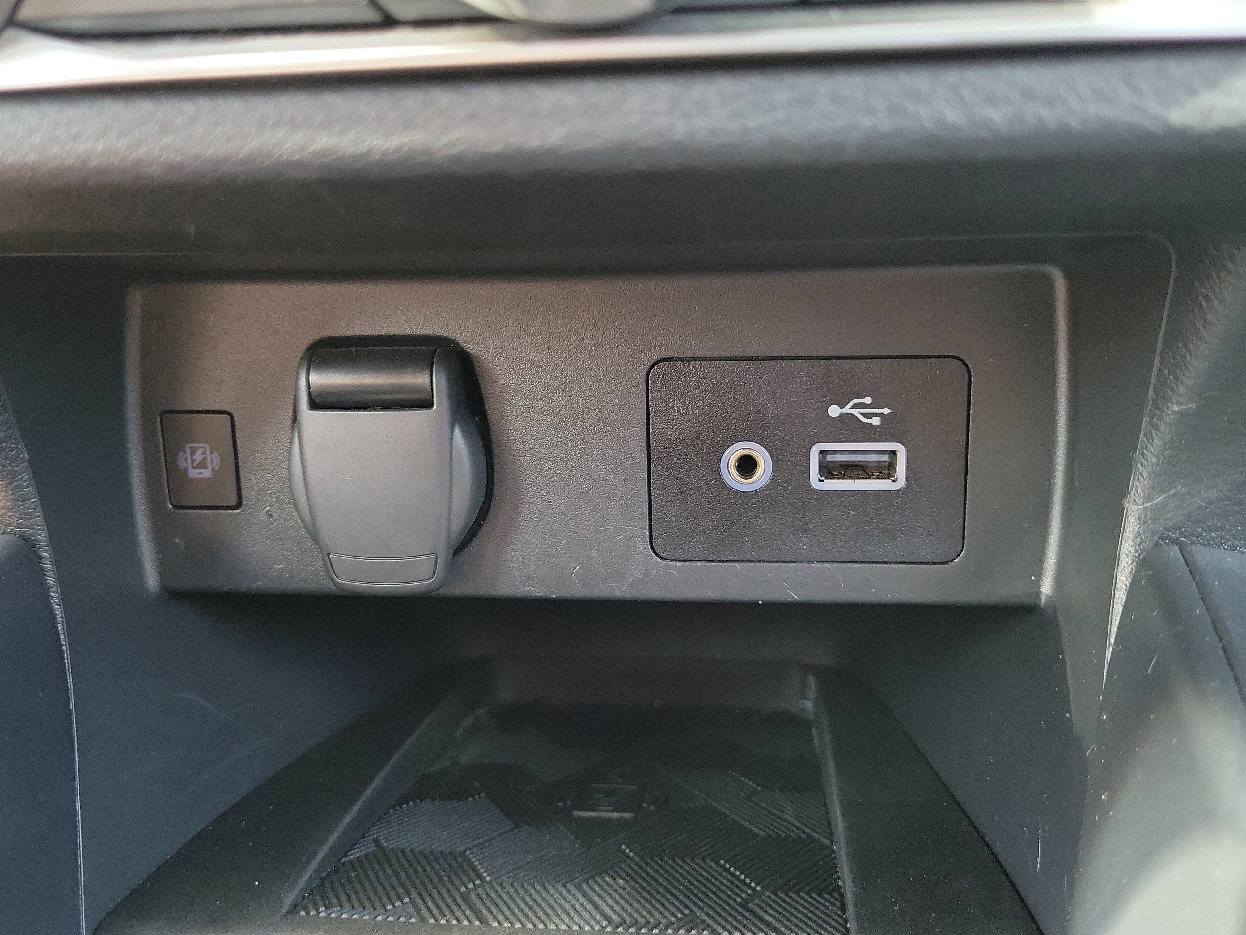 Certified 2025 Nissan Versa SV FWD image 27