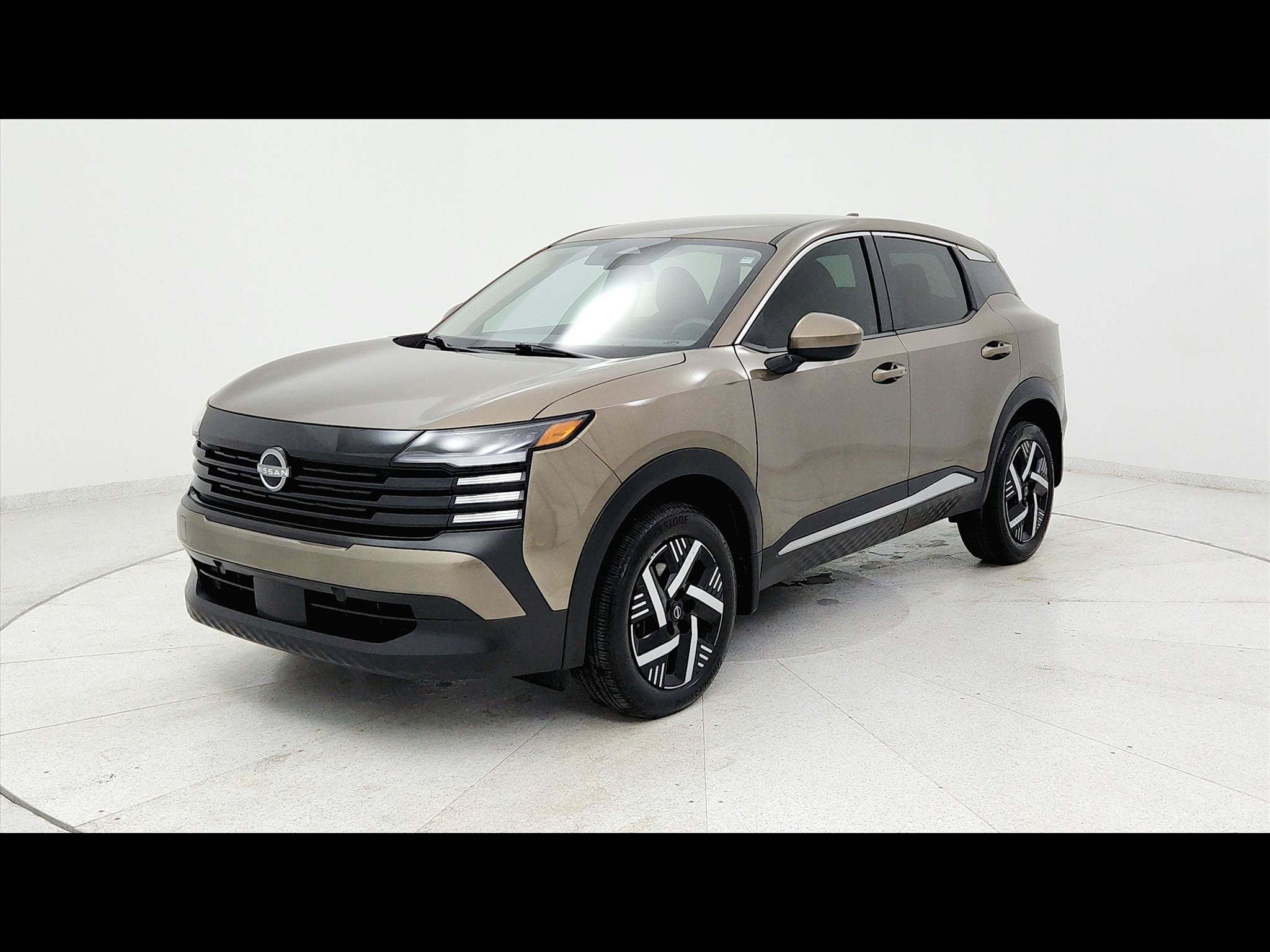 Used 2025 Nissan Kicks SV w/ Charging Package FWD image 1