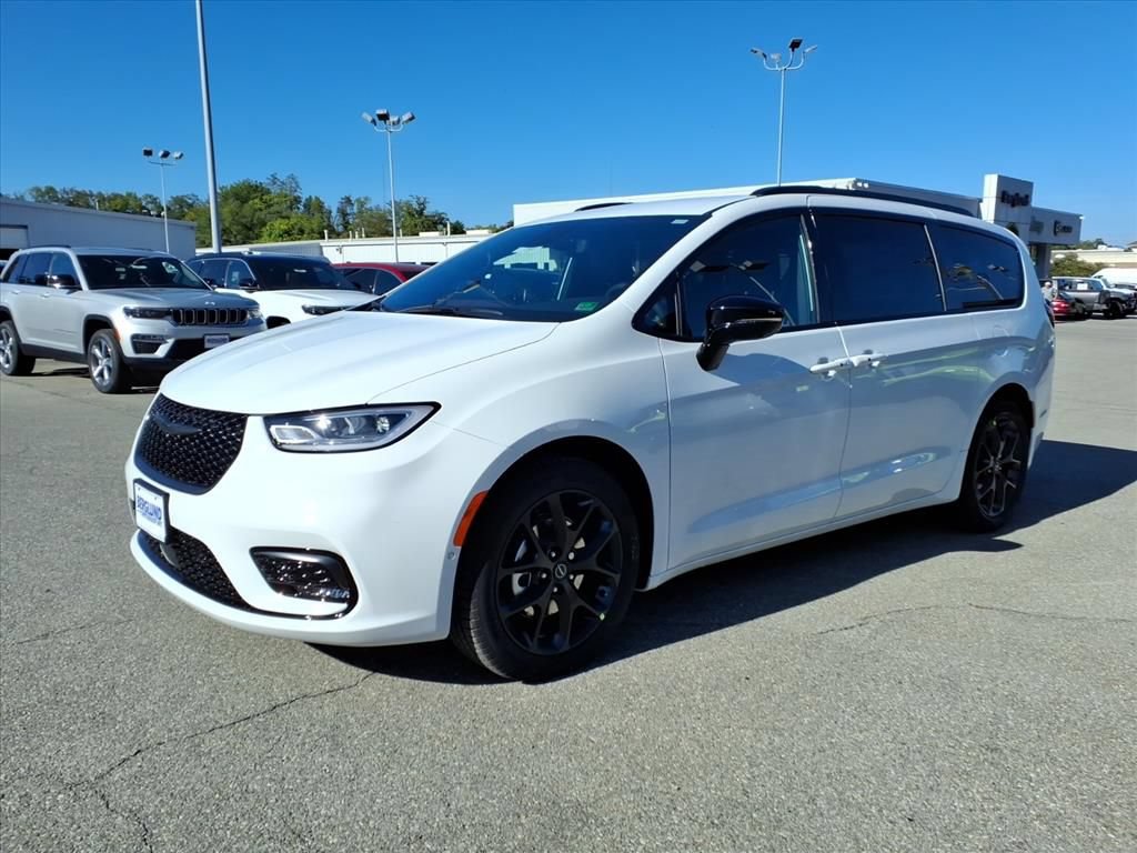 New 2026 Chrysler Pacifica Select w/ S Appearance Package FWD image 8