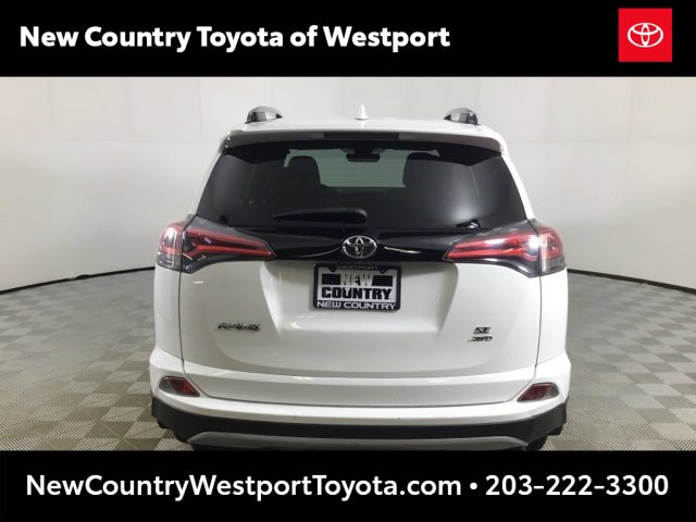 Used 2018 Toyota RAV4 SE image 6