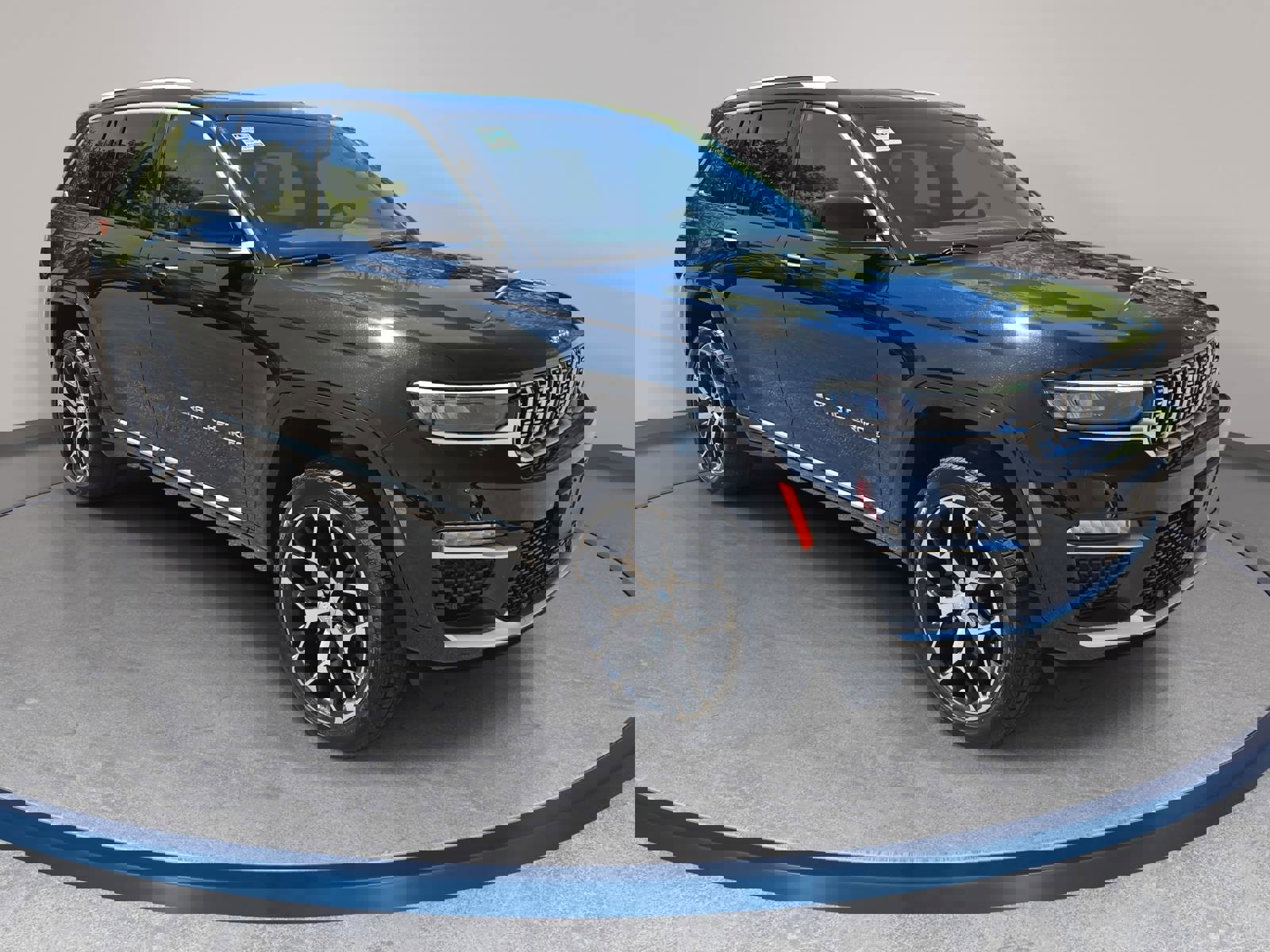 Used 2023 Jeep Grand Cherokee Summit image 3