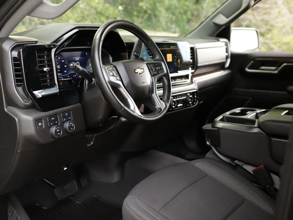 Used 2023 Chevrolet Silverado 1500 LT AWD/4WD image 9