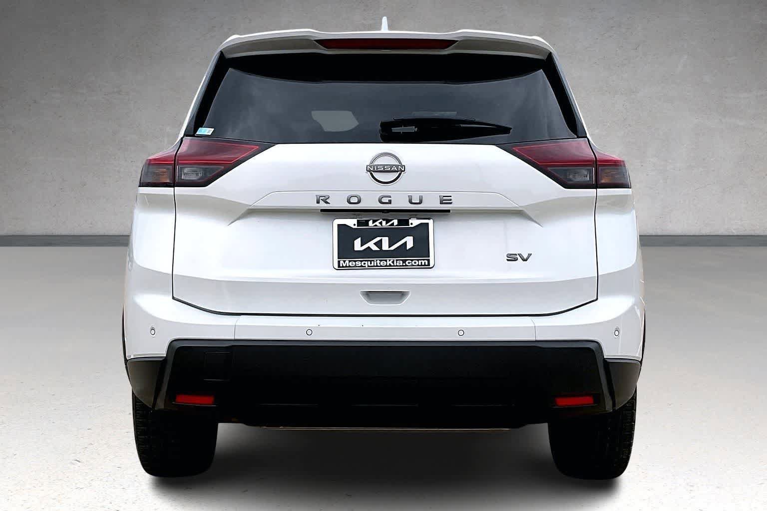 Used 2024 Nissan Rogue SV image 5