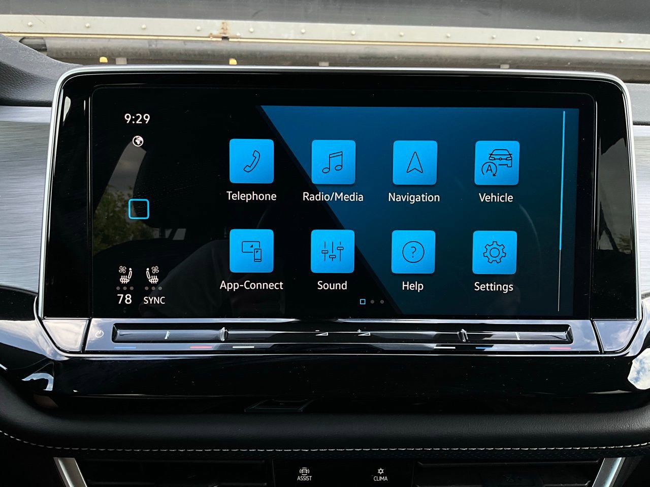 Used 2025 Volkswagen Atlas Cross Sport SE FWD image 29