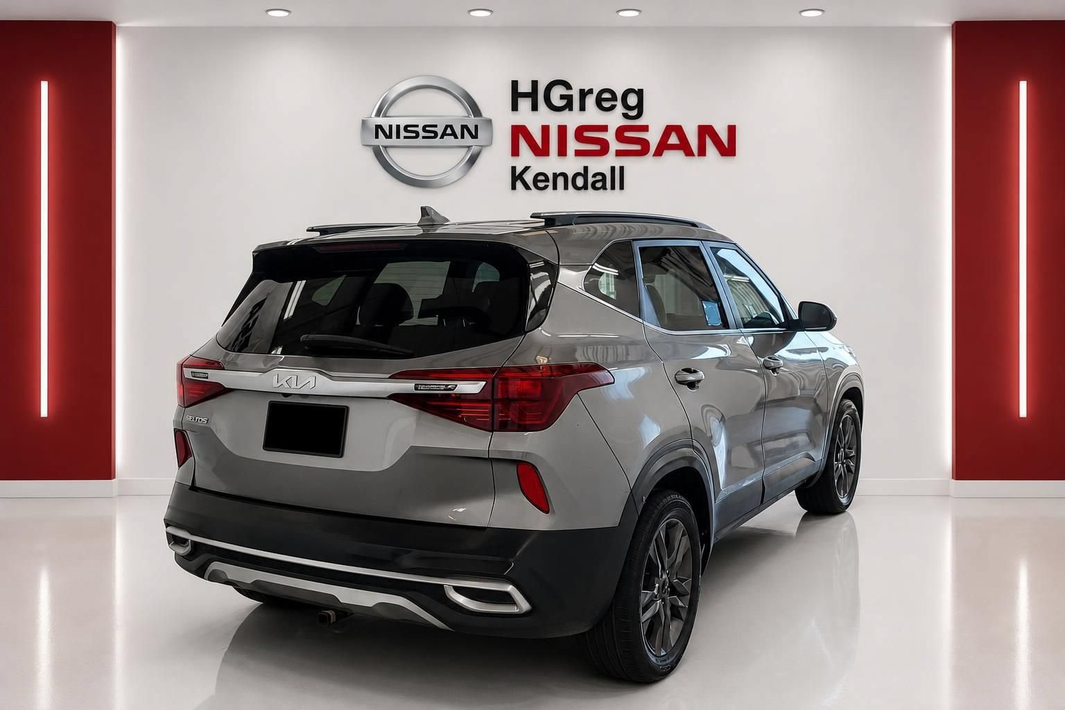 Used 2023 Kia Seltos S w/ Navigation Package FWD image 4