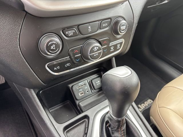 Used 2017 Jeep Cherokee Limited image 26