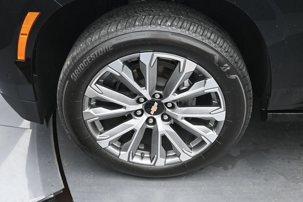 Used 2025 Chevrolet Tahoe High Country AWD/4WD image 4