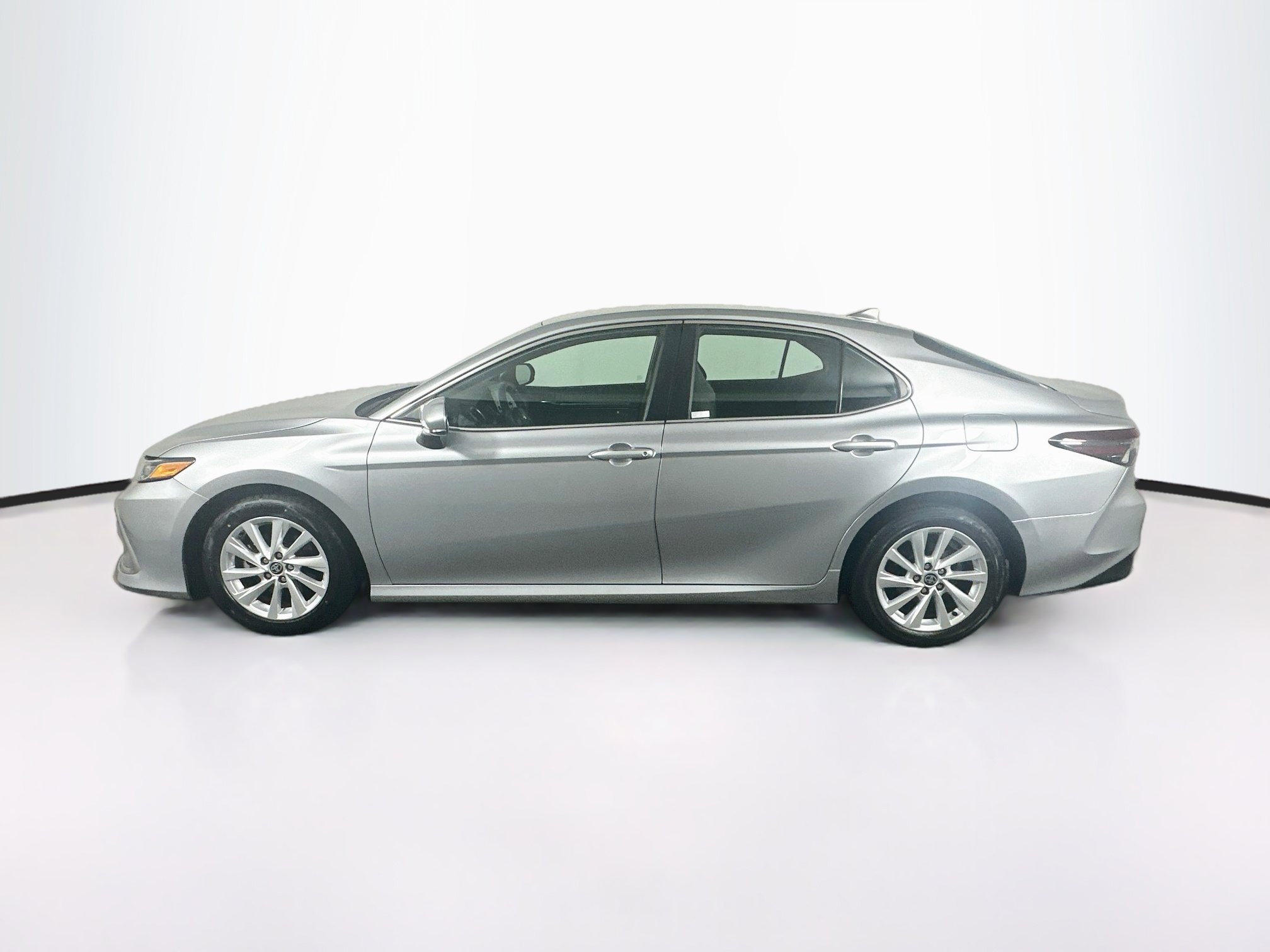 Used 2023 Toyota Camry LE FWD image 4