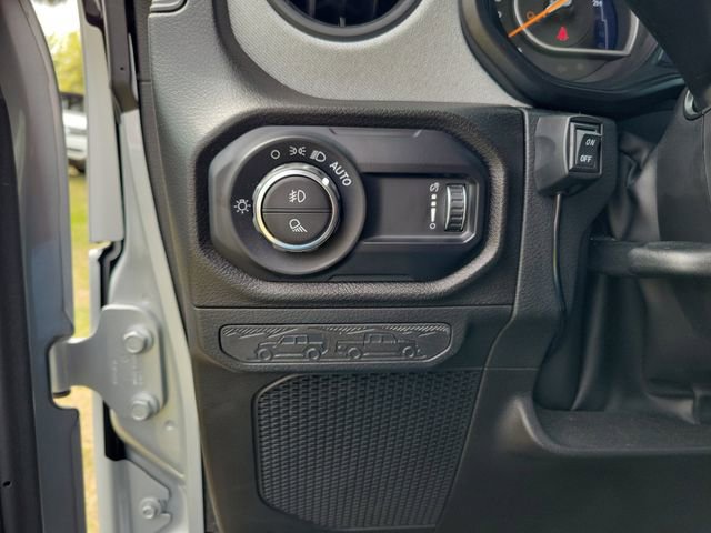 Used 2024 Jeep Gladiator Sport image 12