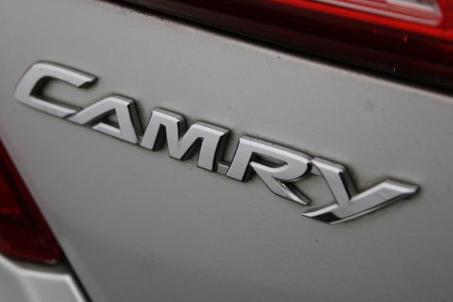 Used 2012 Toyota Camry XLE w/ Leather Pkg image 8