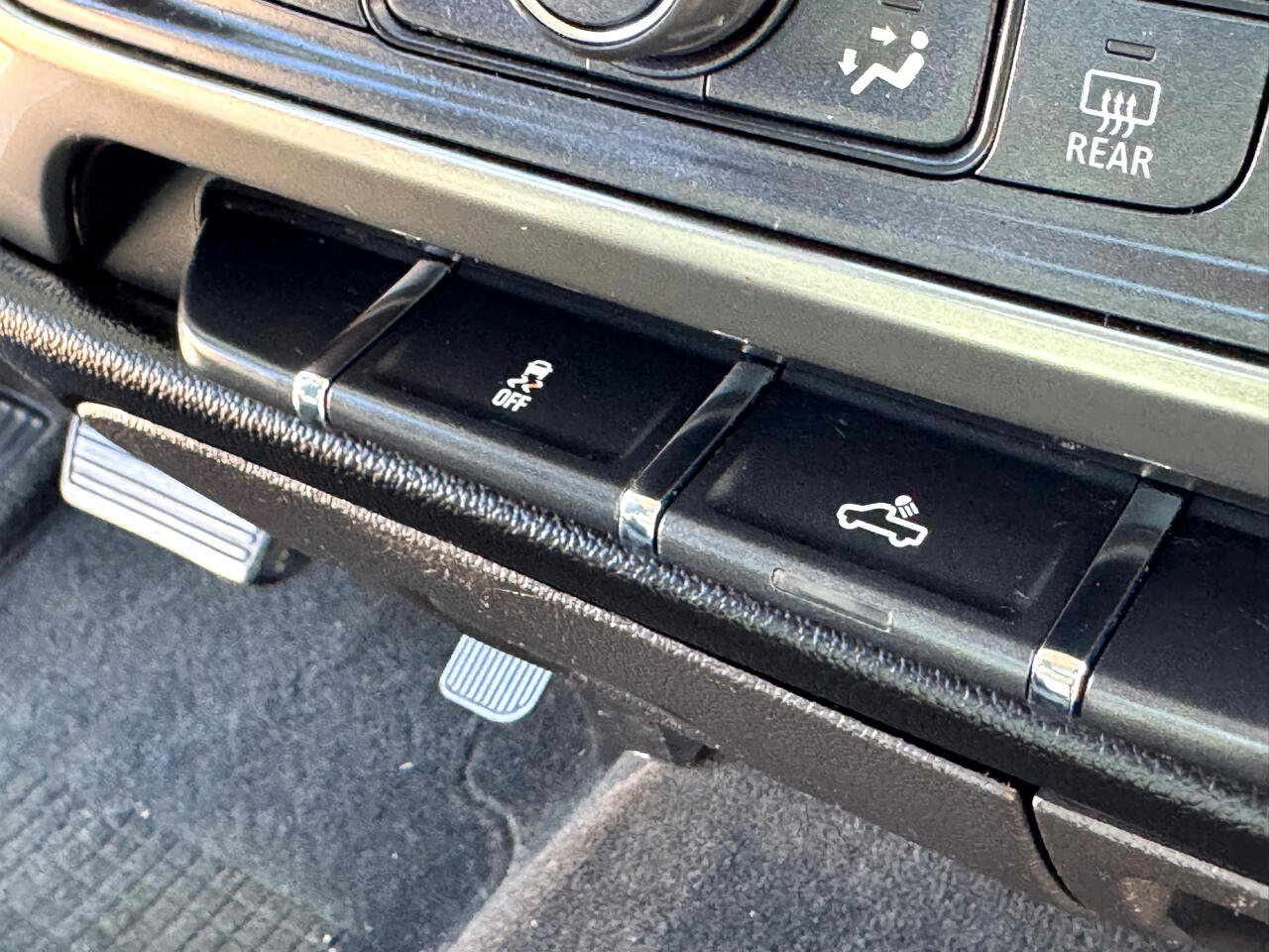 Used 2018 Chevrolet Silverado 1500 LT w/ All Star Edition image 39