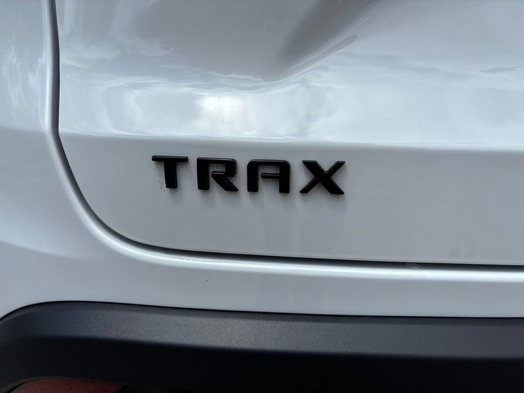 Used 2025 Chevrolet Trax RS FWD image 11