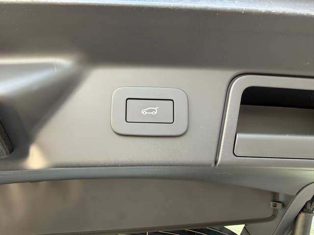 Certified 2026 Land Rover Range Rover Velar Dynamic SE image 30