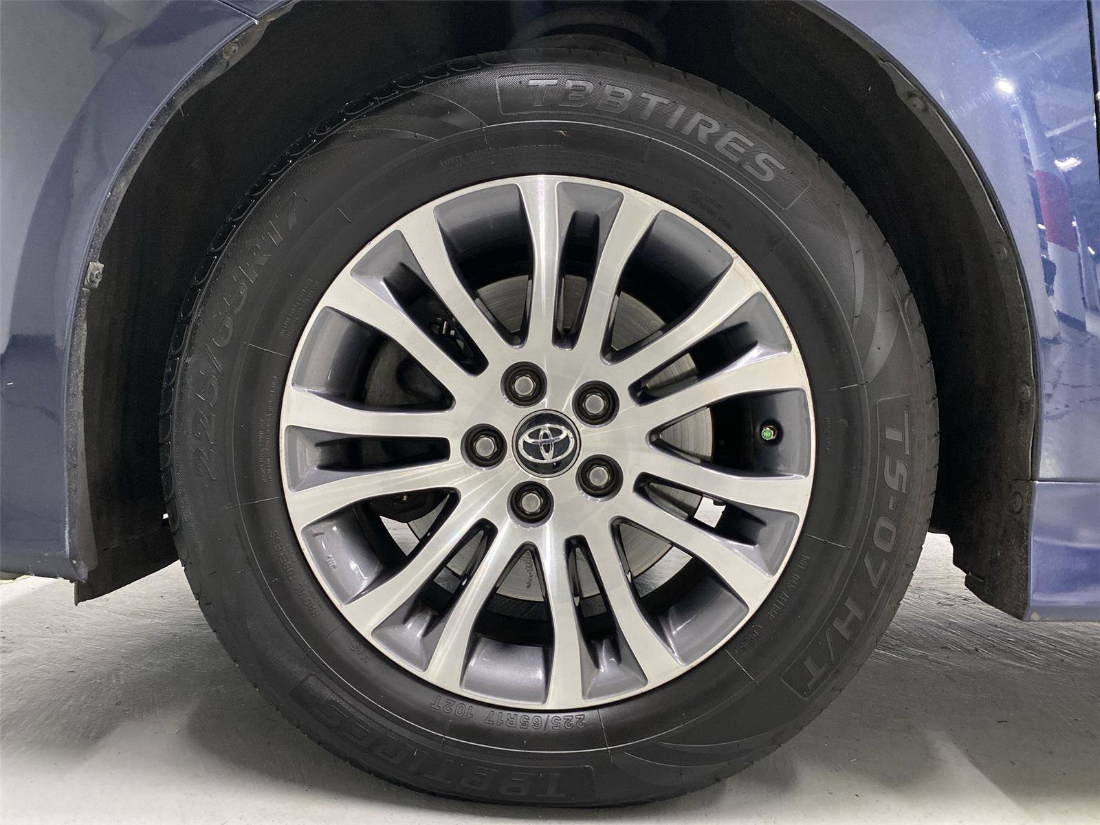 Used 2018 Toyota Sienna XLE image 23