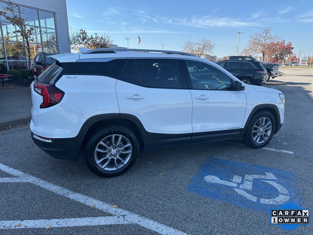 Used 2024 GMC Terrain SLT image 32