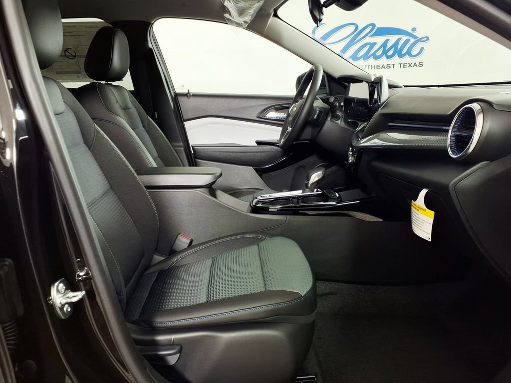 New 2026 Chevrolet Trax LT w/ LT Convenience Package FWD image 12
