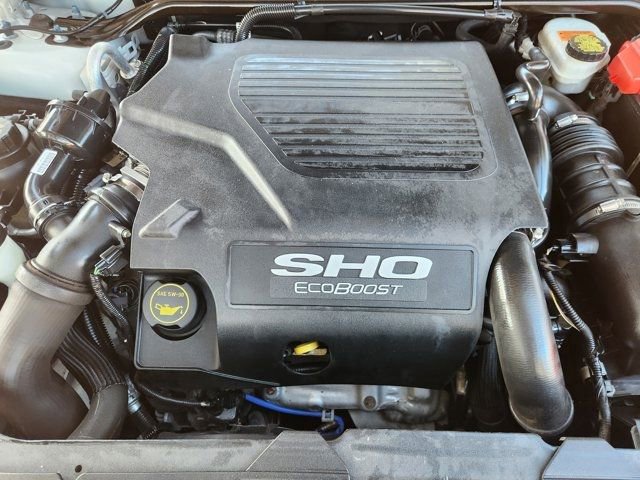 Used 2018 Ford Taurus SHO image 33
