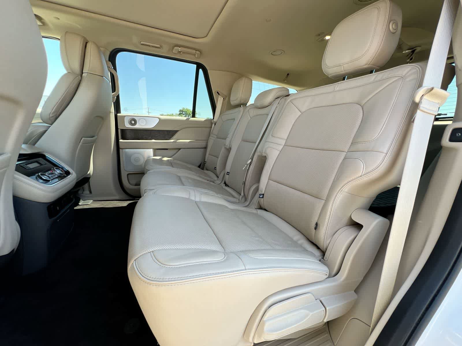 Used 2018 Lincoln Navigator Reserve w/ Technology Package AWD/4WD image 19