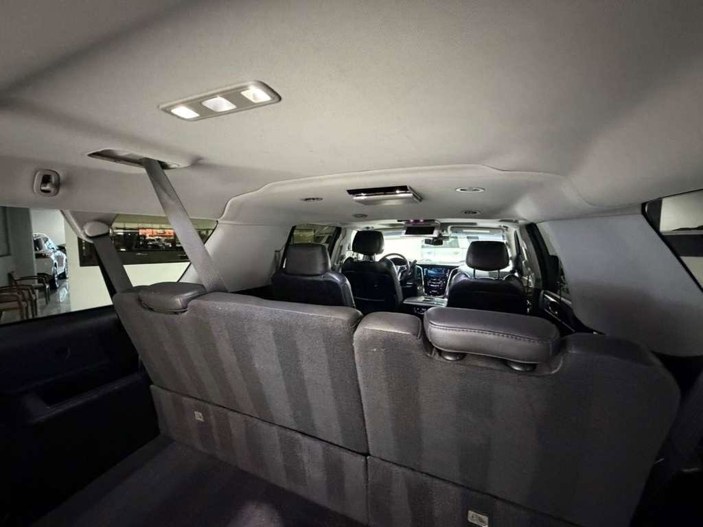 Used 2018 Cadillac Escalade ESV Premium Luxury image 10