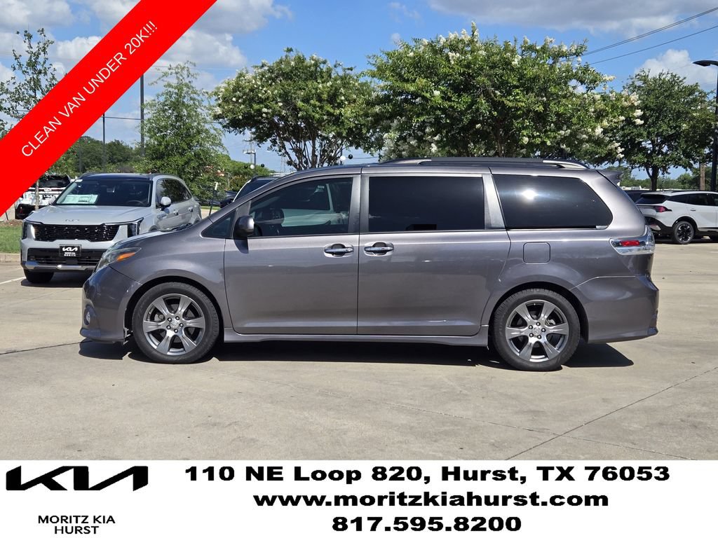 Used 2017 Toyota Sienna SE FWD image 12