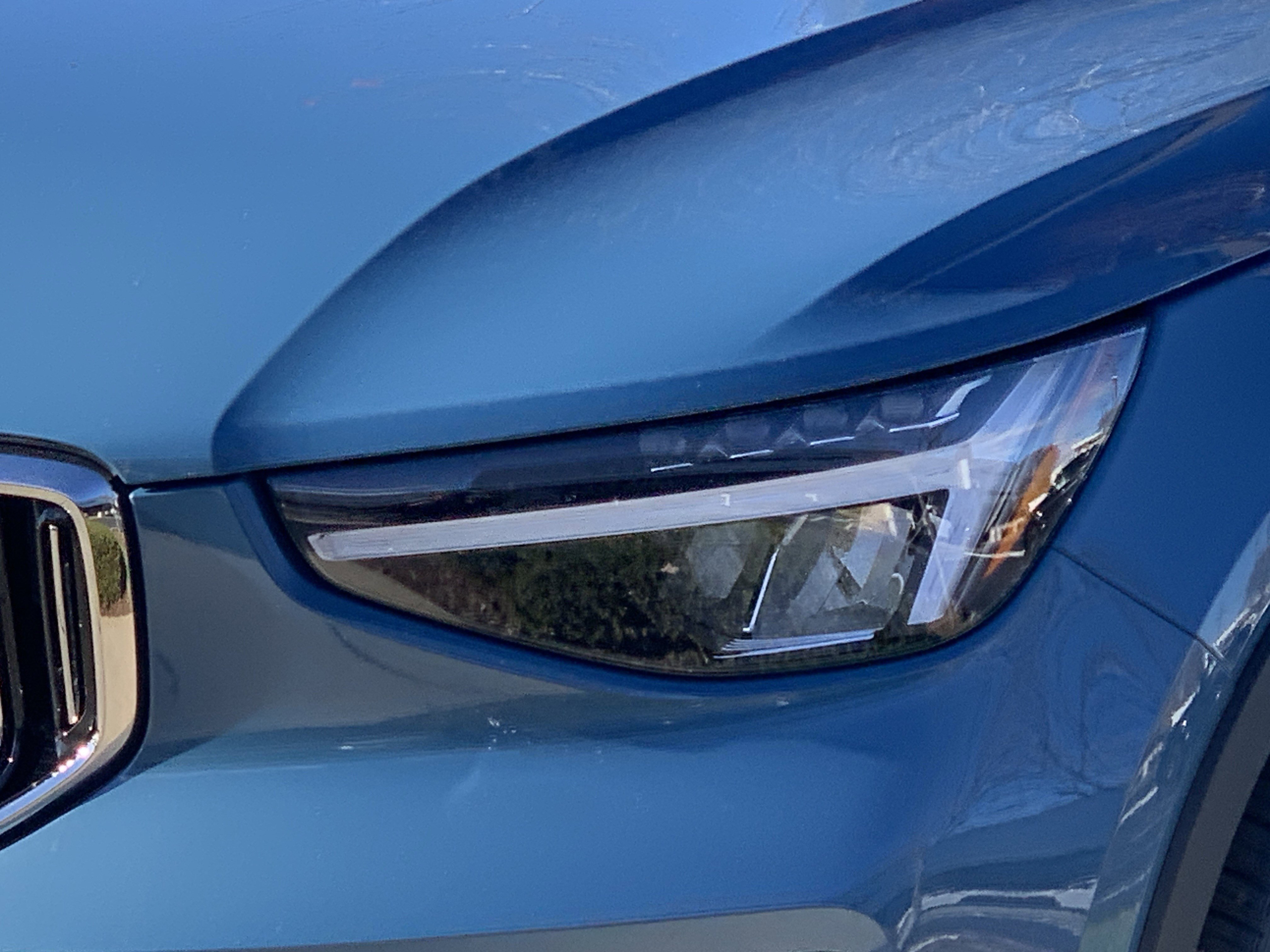 Used 2025 Volvo XC40 B5 Core image 6