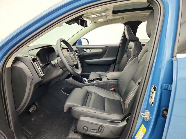 Certified 2025 Volvo XC40 B5 Plus image 17