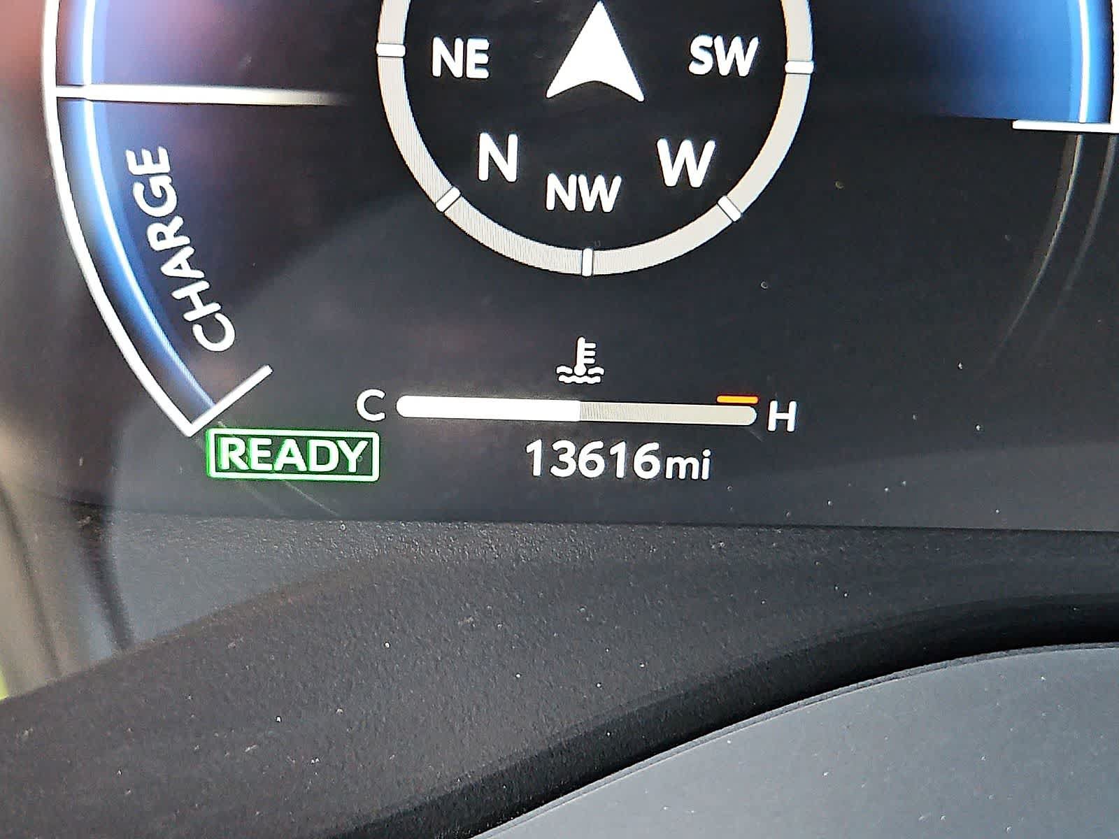 Used 2025 Toyota Sienna Platinum AWD/4WD image 18