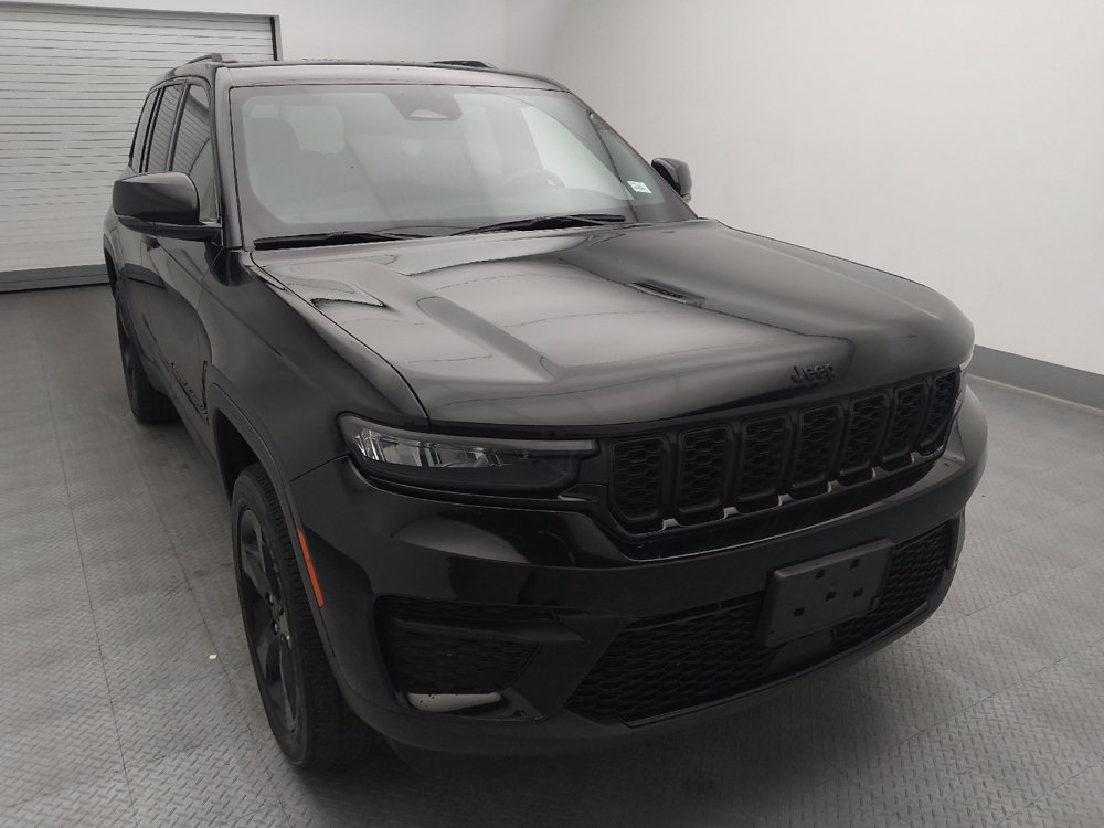 Used 2023 Jeep Grand Cherokee Altitude AWD/4WD image 14