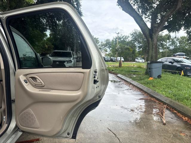 Used 2006 MAZDA Tribute s FWD image 17