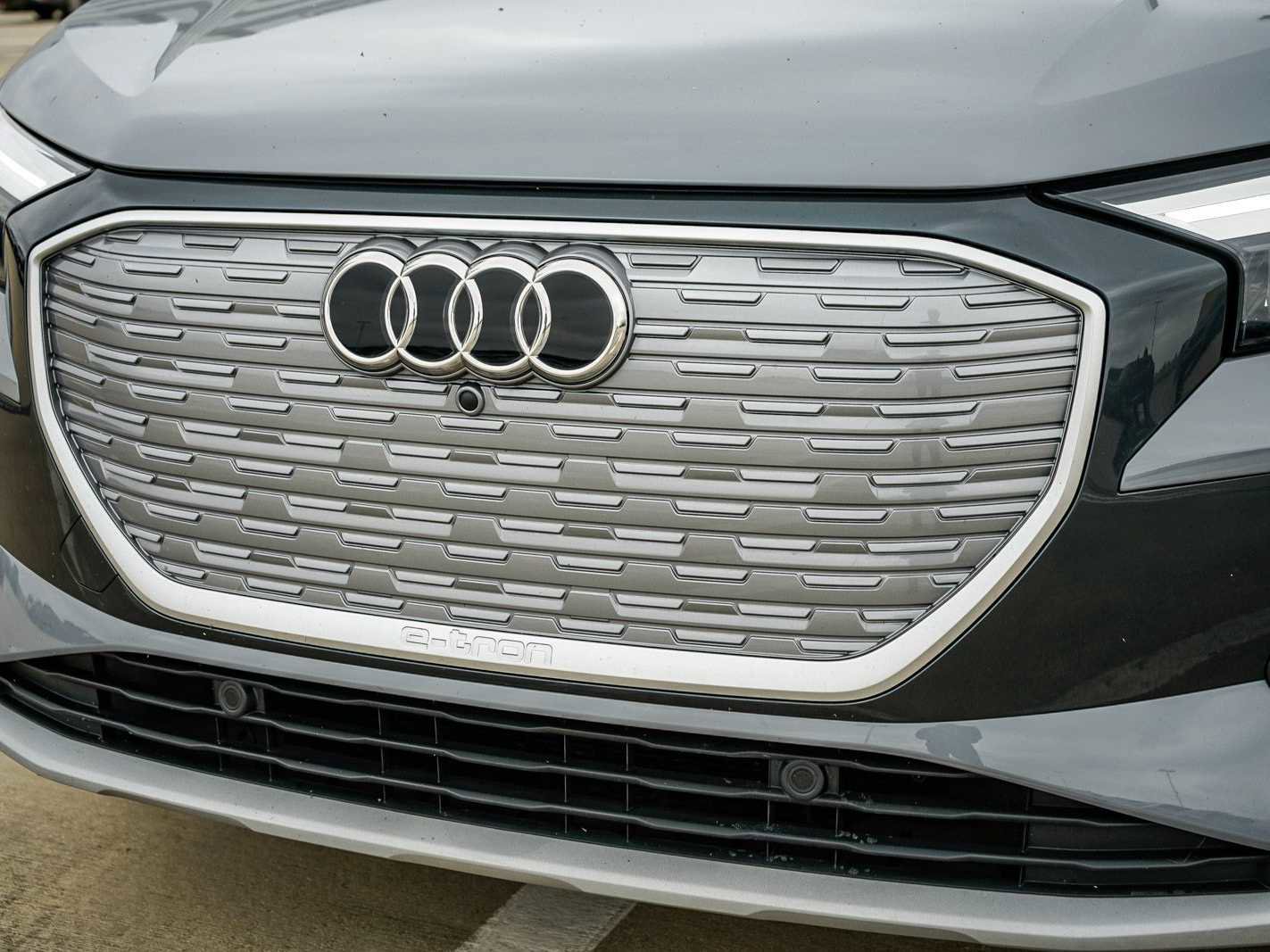 Used 2023 Audi Q4 e-tron Premium w/ Convenience Package image 8