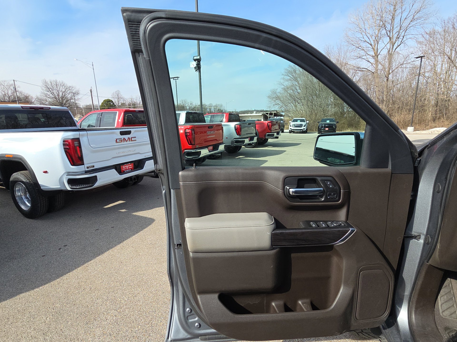 Used 2022 Chevrolet Silverado 1500 LTZ w/ Z71 Off-Road Package image 13