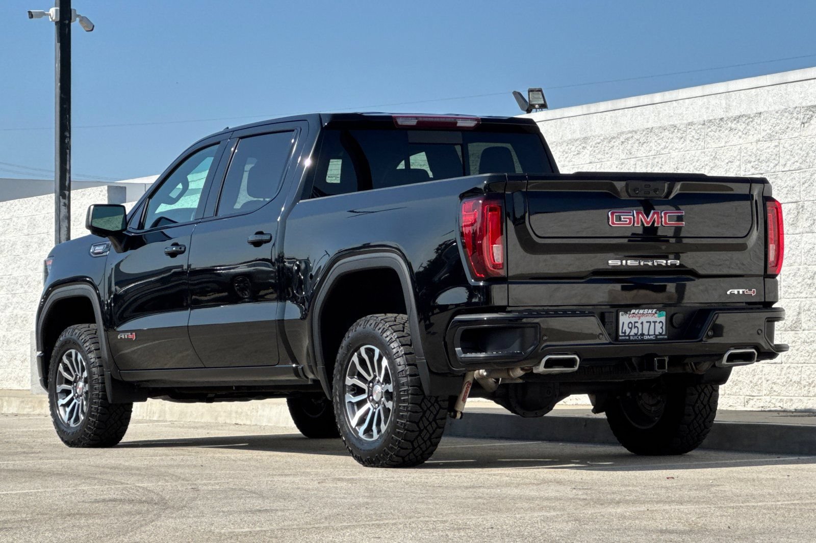 Certified 2023 GMC Sierra 1500 AT4 w/ AT4 Preferred Package AWD/4WD image 6