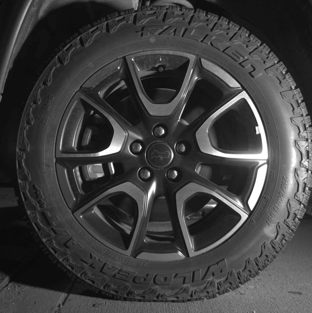 Used 2025 Jeep Compass Trailhawk AWD/4WD image 12