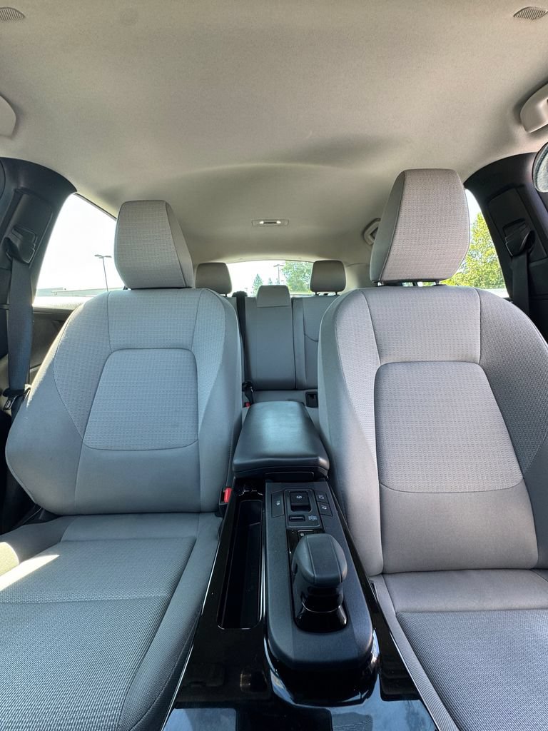 Used 2025 Toyota Prius LE AWD/4WD image 21