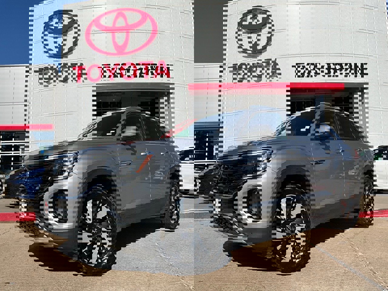 Used 2025 Volkswagen Atlas Cross Sport SE image 2