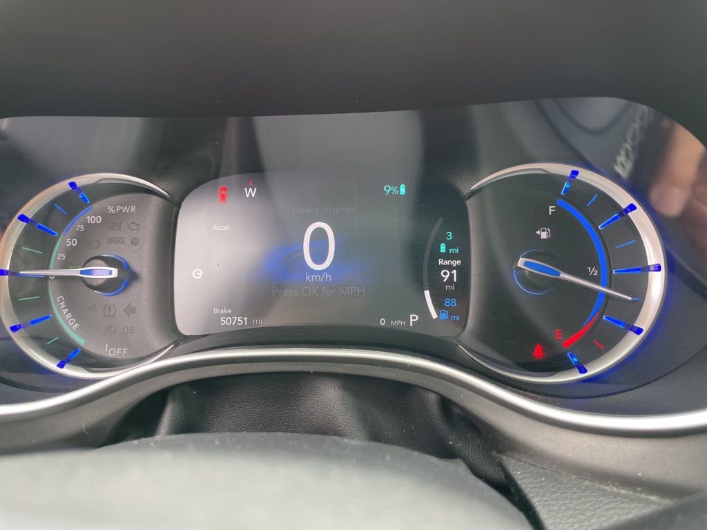 Used 2024 Chrysler Pacifica Select image 8