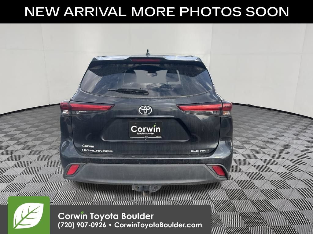 Used 2021 Toyota Highlander XLE AWD/4WD image 6