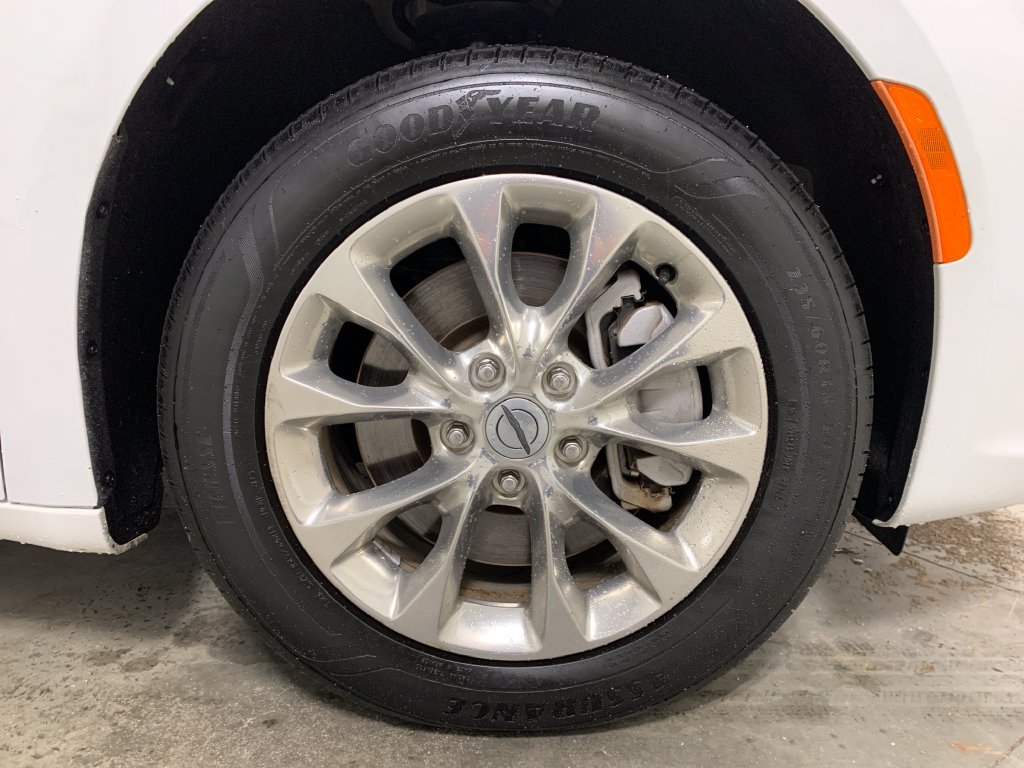 Used 2022 Chrysler Pacifica Touring-L AWD/4WD image 13