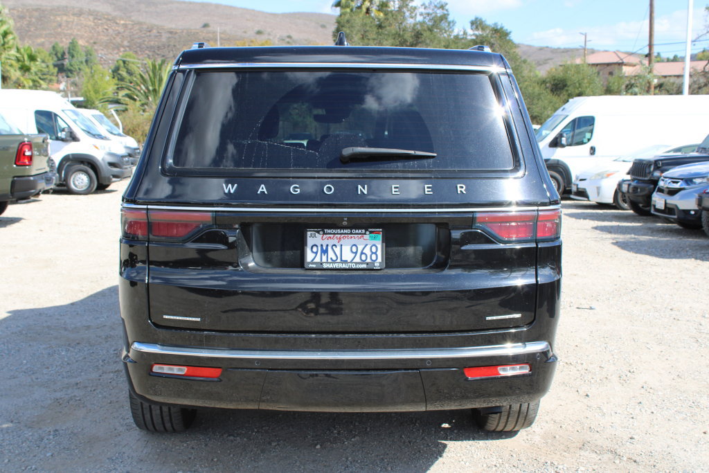 Used 2023 Jeep Wagoneer Series III w/ Premium Group I AWD/4WD image 5
