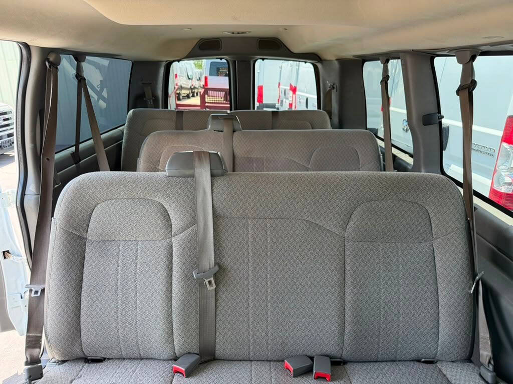 Used 2016 Chevrolet Express 2500 LS RWD image 11