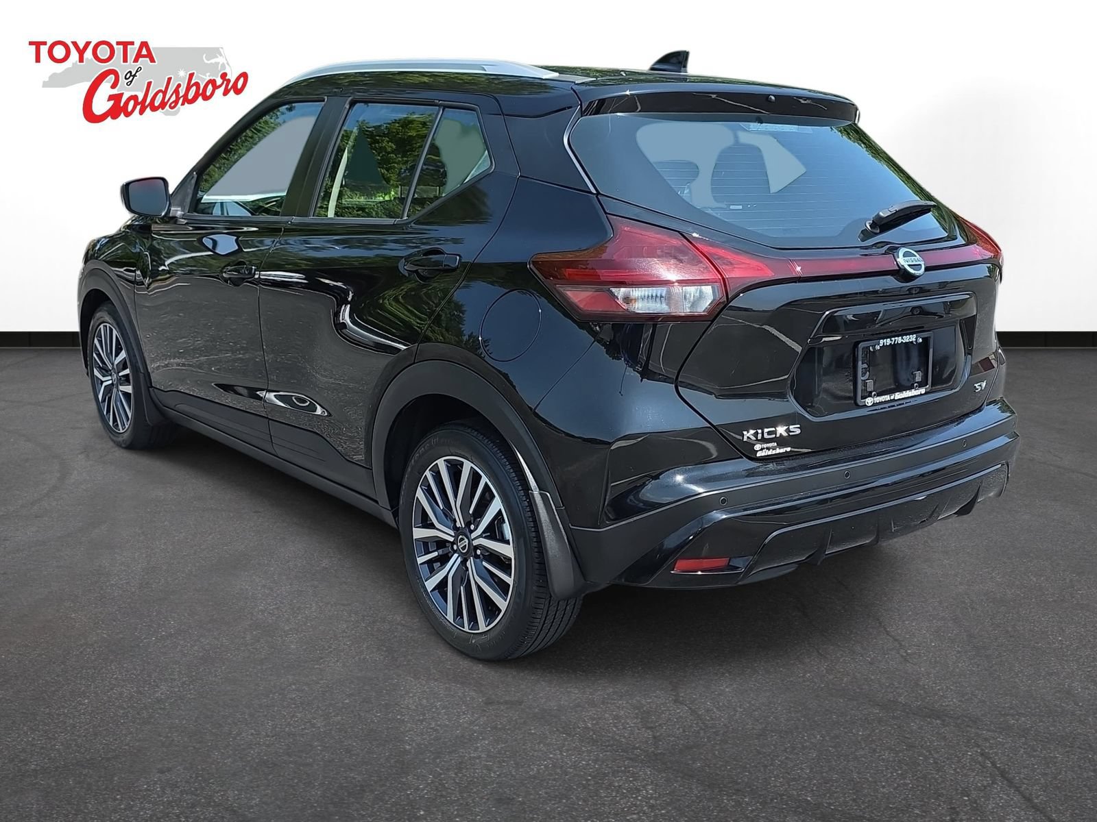 Used 2021 Nissan Kicks SV FWD image 7