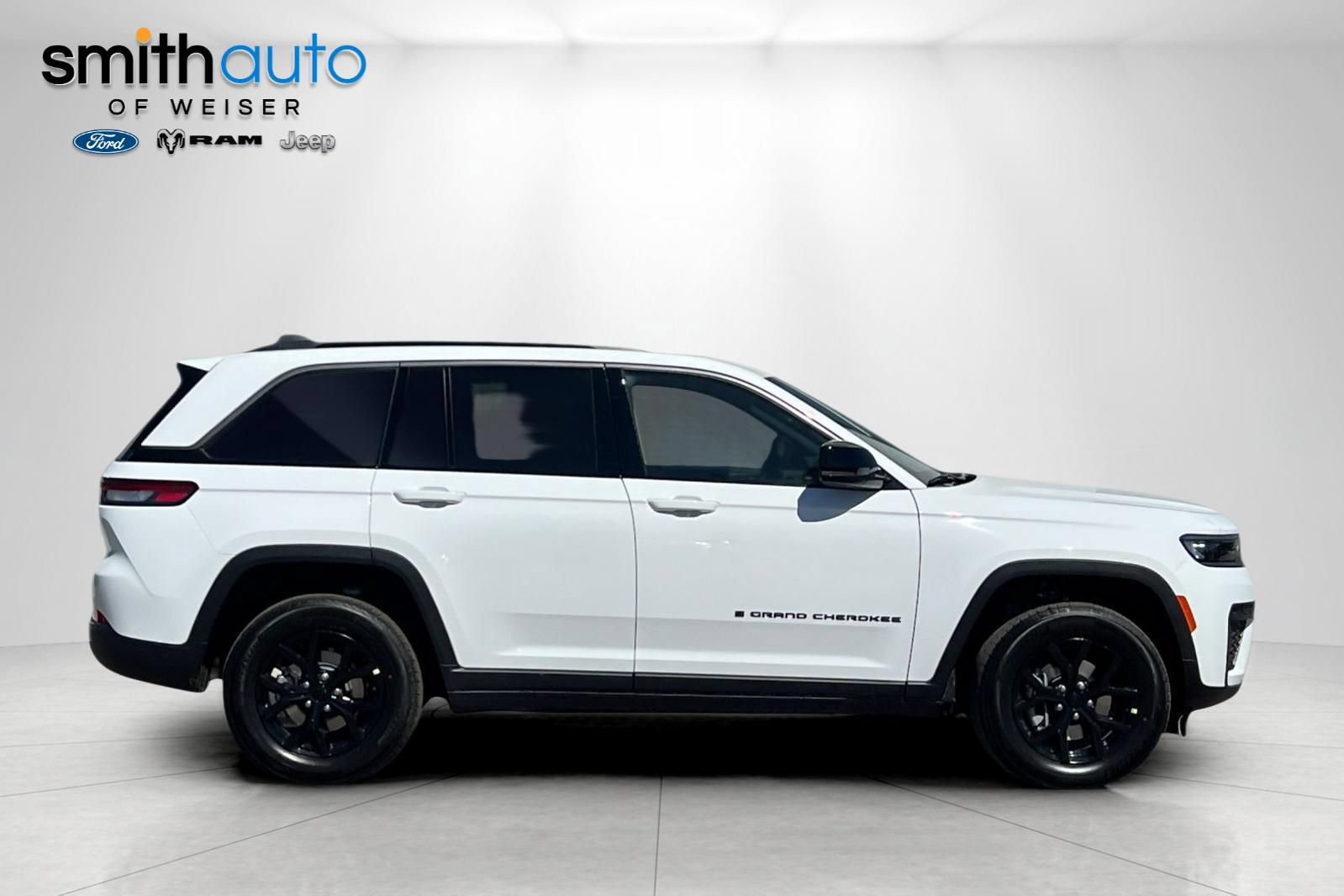 New 2026 Jeep Grand Cherokee Altitude AWD/4WD image 4
