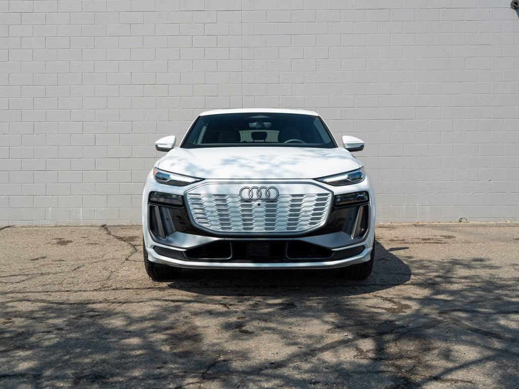 New 2027 Audi Q6 e-tron Premium AWD/4WD image 2