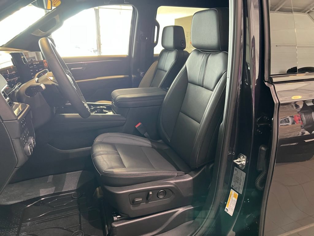 Used 2026 Chevrolet Tahoe RST w/ Comfort Package AWD/4WD image 17
