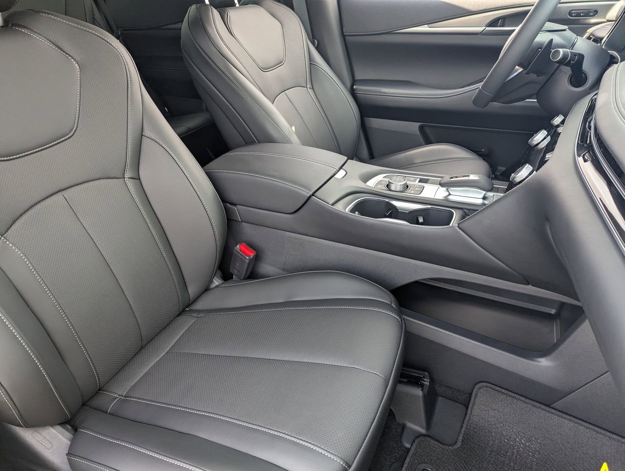 Certified 2026 INFINITI QX60 Luxe w/ Family Package FWD image 28