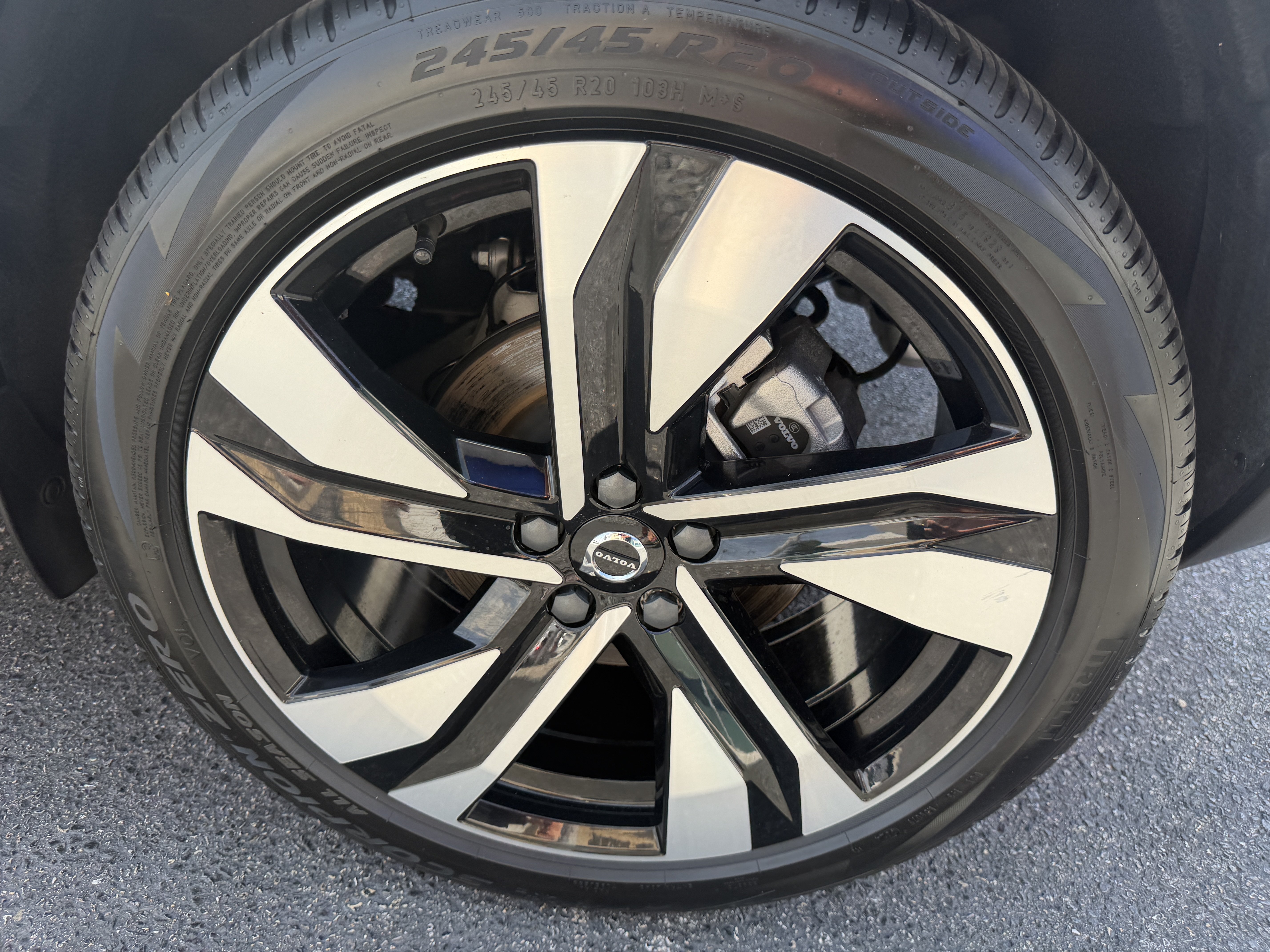 Certified 2023 Volvo XC40 B5 Ultimate w/ Protection Package Premier AWD/4WD image 31