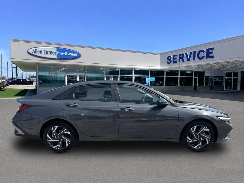 Certified 2025 Hyundai Elantra Sport FWD image 3