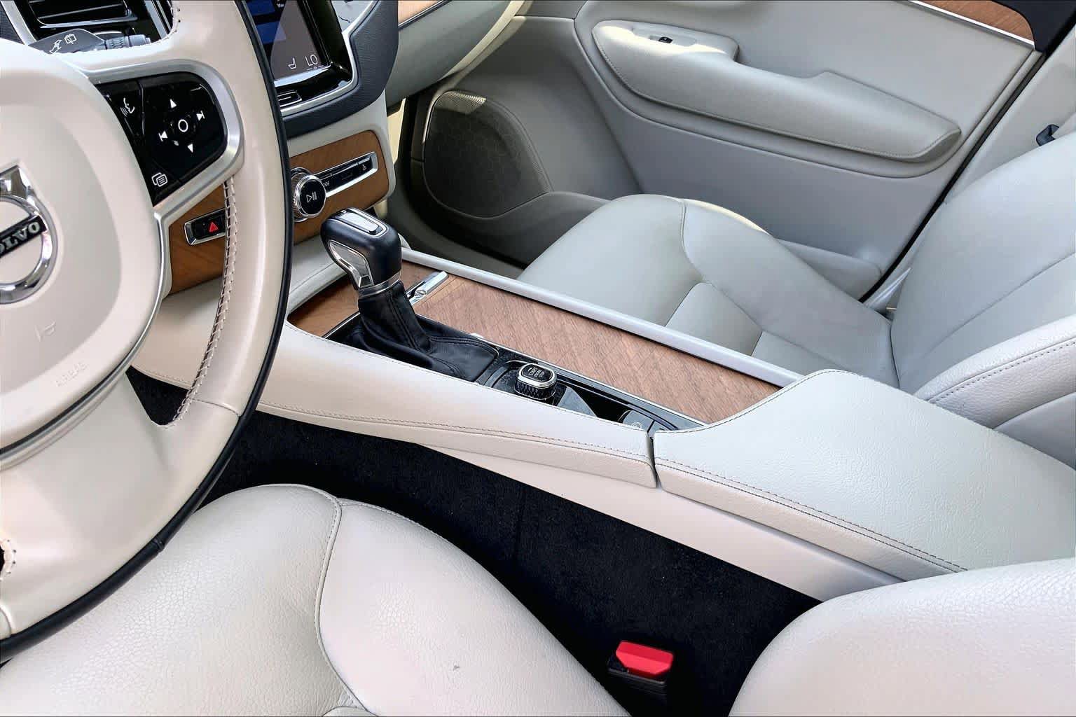 Used 2022 Volvo XC90 T6 Momentum w/ Advanced Package AWD/4WD image 16