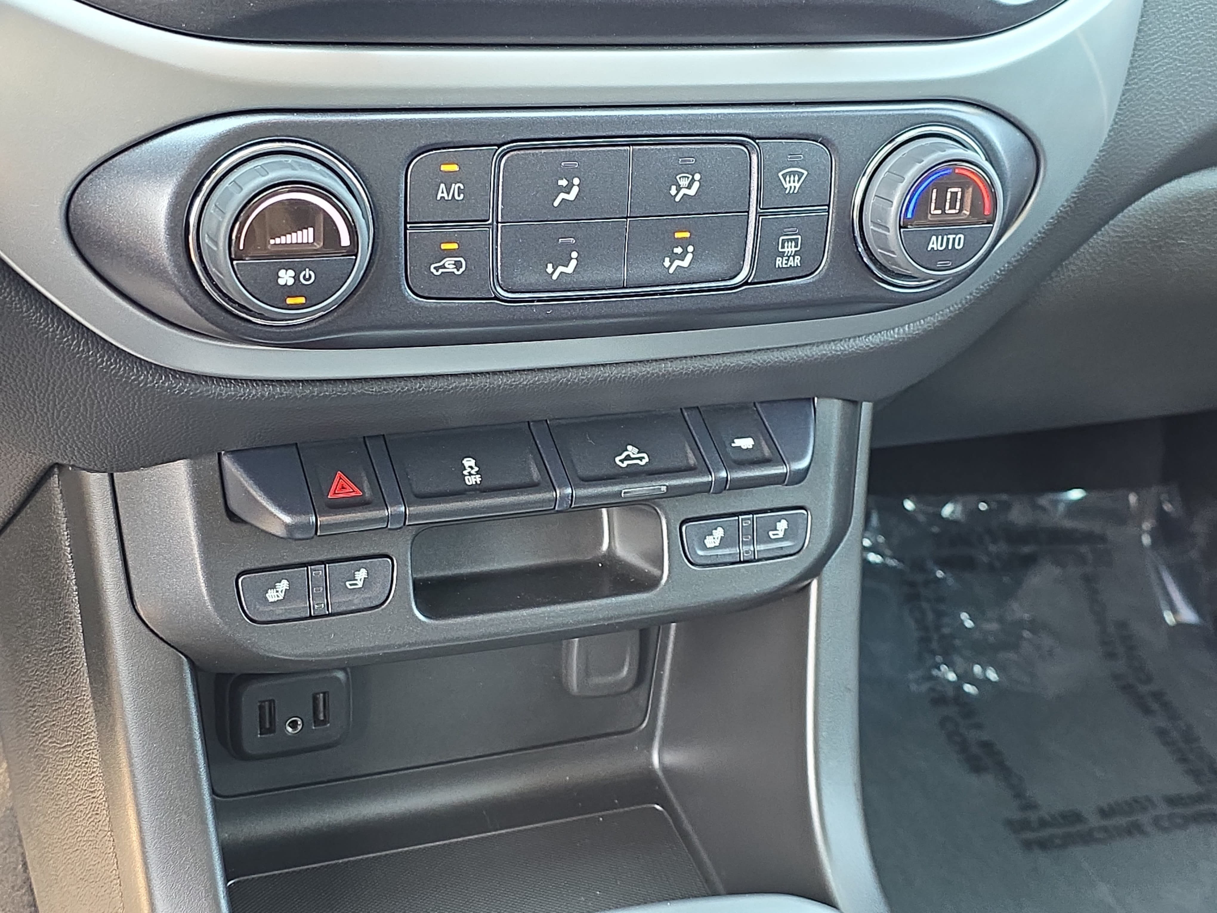 Used 2022 Chevrolet Colorado LT w/ Luxury Package RWD image 21