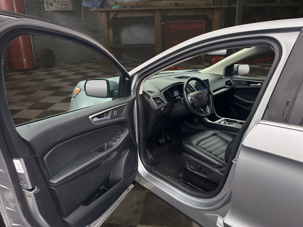 Used 2023 Ford Edge SEL image 11